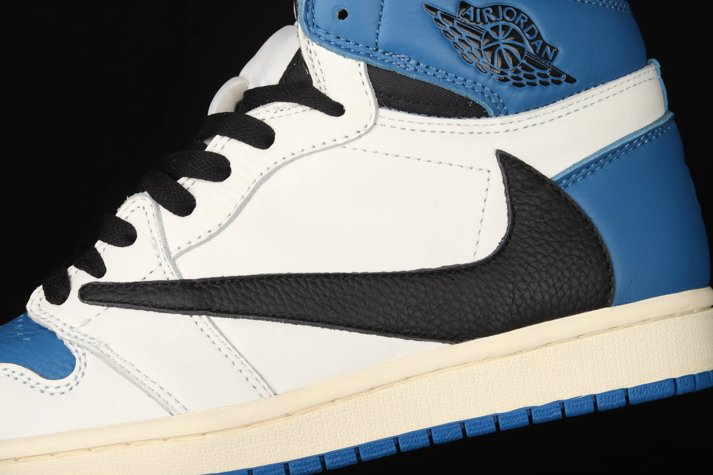 All categories Air Jordan Jordan series basketball shoes Air Jordan 1 High cost-effective version Travis Scott x Air Jordan 1 High OG AJ1 Joe 1 lightning overhead high top DH3227-105